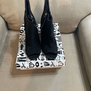 Opened toe Bambo black velvet boot size 9